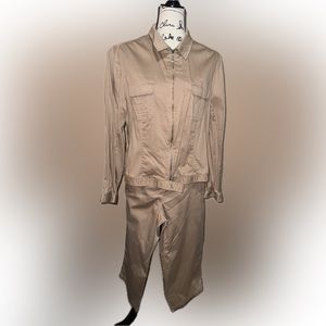 Jones Wear Sport Stretch Light Weight Jacket & Capris| Color: Tan